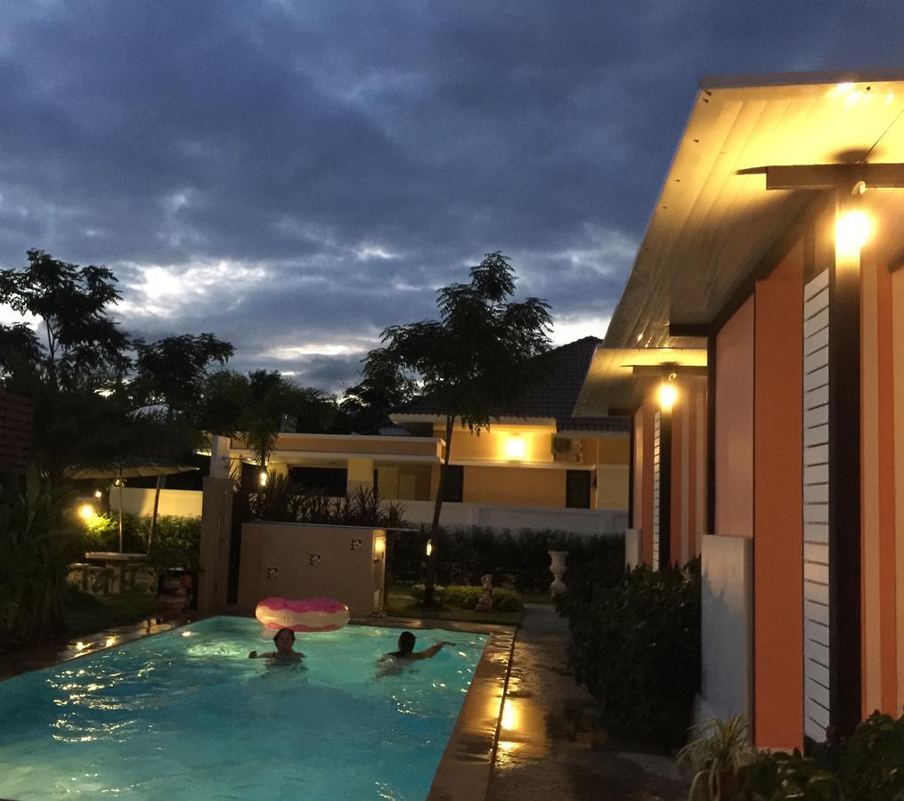 Hotel Ban Sumalai à Rayong Extérieur photo