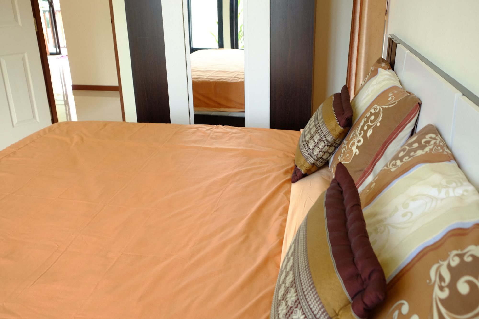 Hotel Ban Sumalai à Rayong Extérieur photo