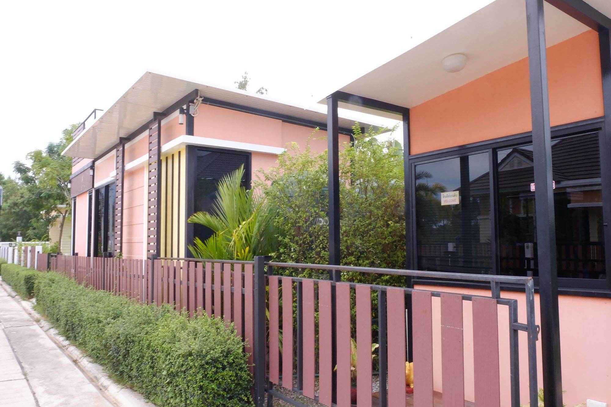 Hotel Ban Sumalai à Rayong Extérieur photo
