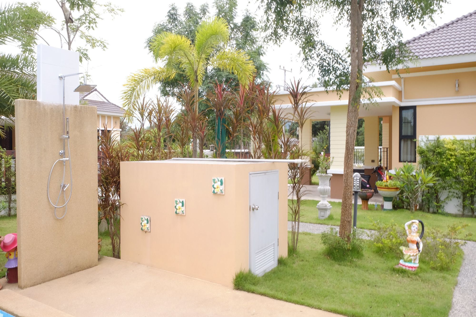 Hotel Ban Sumalai à Rayong Extérieur photo